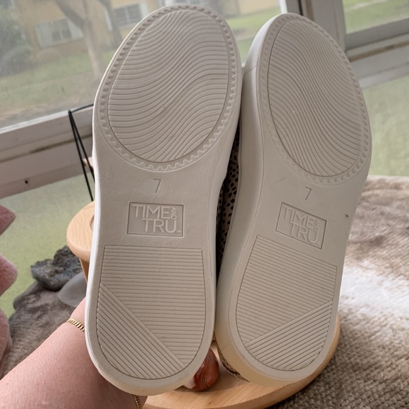 Time and Tru Memory Foam Sneakers - Picture 6 of 10